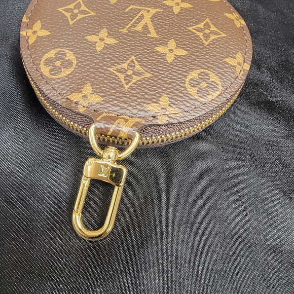 Louis Vuitton Monogram Coin Purse - Picture 3 of 7